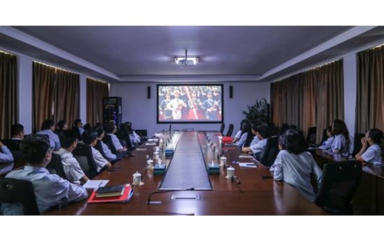 麻豆成人
组织收看庆祝新中国成立70周年大会盛况