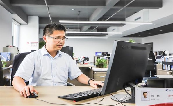 【发现榜样 我是产投人】玩转资本“魔方” 护航企业发展——麻豆成人
财务部副经理刘龙