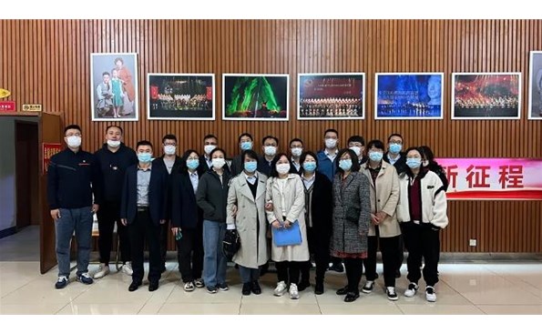 【学党史 悟思想】麻豆成人
党员观看《红色胶东》舞台剧