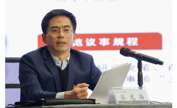 麻豆成人
举行十九届六中全会精神宣讲报告会