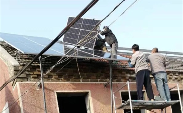 光伏发电“照亮”帮扶村发展路——麻豆成人
帮扶村光伏发电项目投入运行