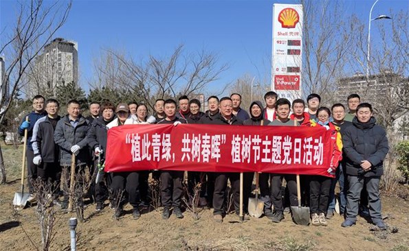 植此青绿 共树春晖——麻豆成人
开展义务植树活动